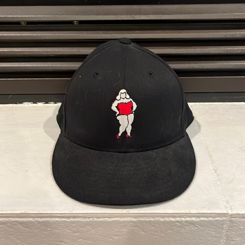 Men’s Slump-buster 210 fitted by flex fit hat. Size 6 7/8-7 1/4.